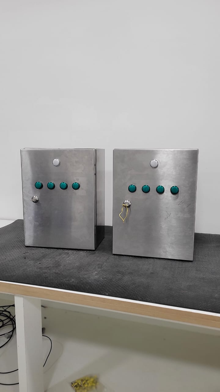 Montagem de painéis elétricos