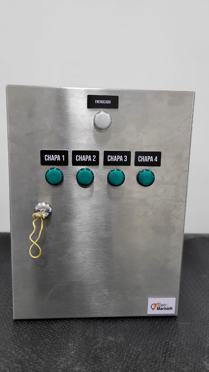 Montagem de painéis elétricos